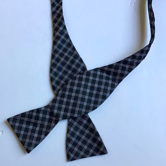 Ben Sherman gray checkered 100 % silk bow tie - Picture 1 of 7